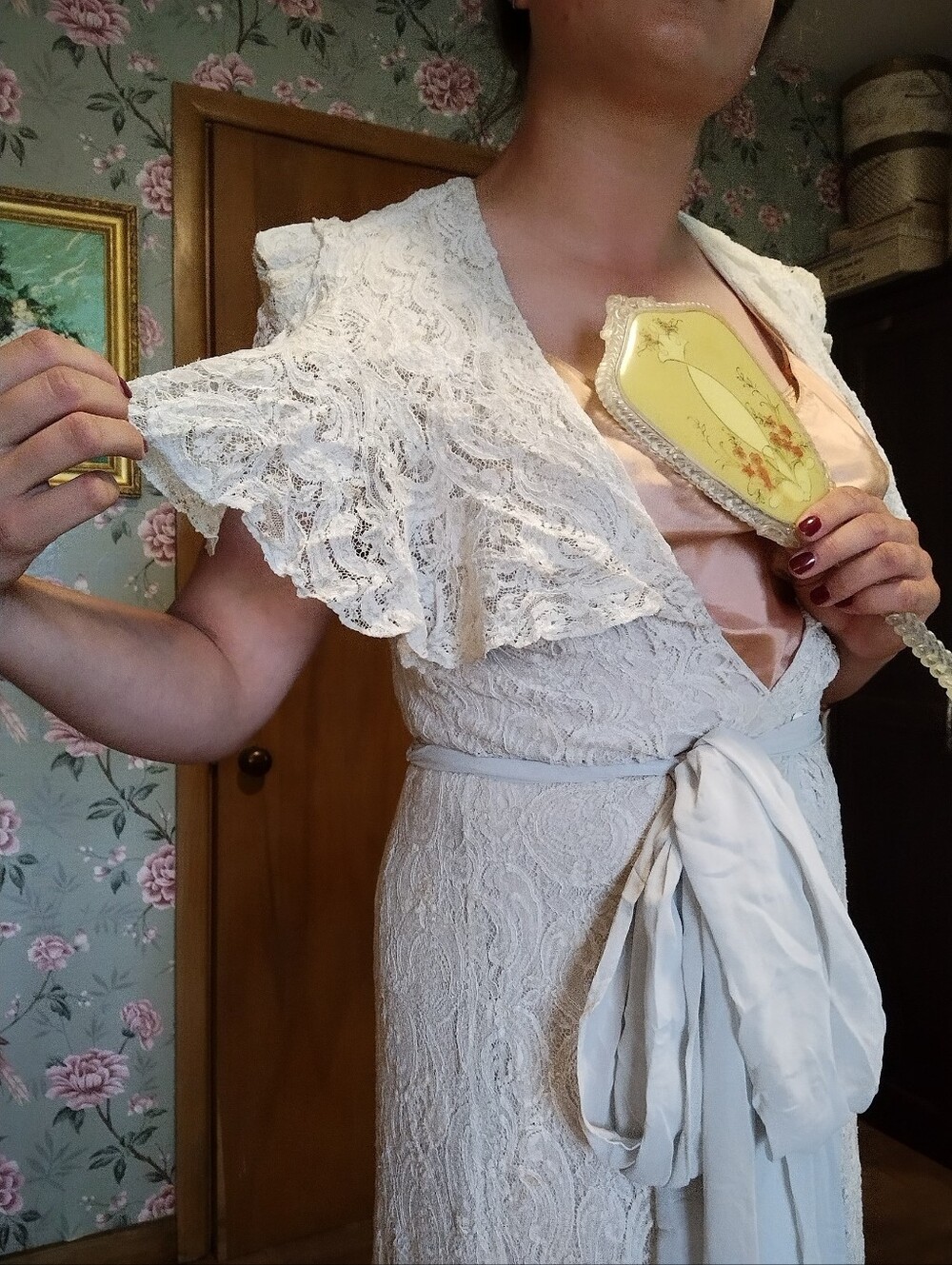 1930s Lace Dressing Gown - Picture 12 of 13